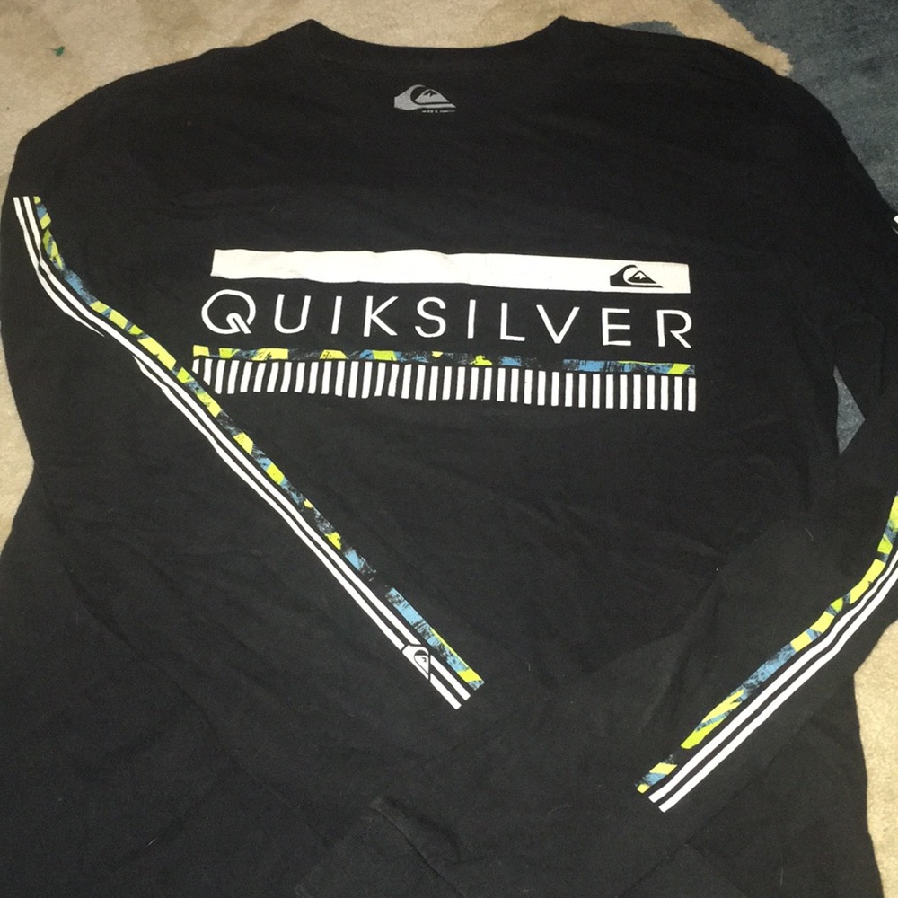 Men’s quicksilver a long sleeve black T-shirt